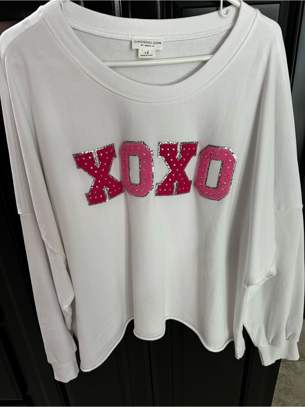 Chic Soul White Long Sleeve Sweatshirt with Pink XOXO Applique 1x